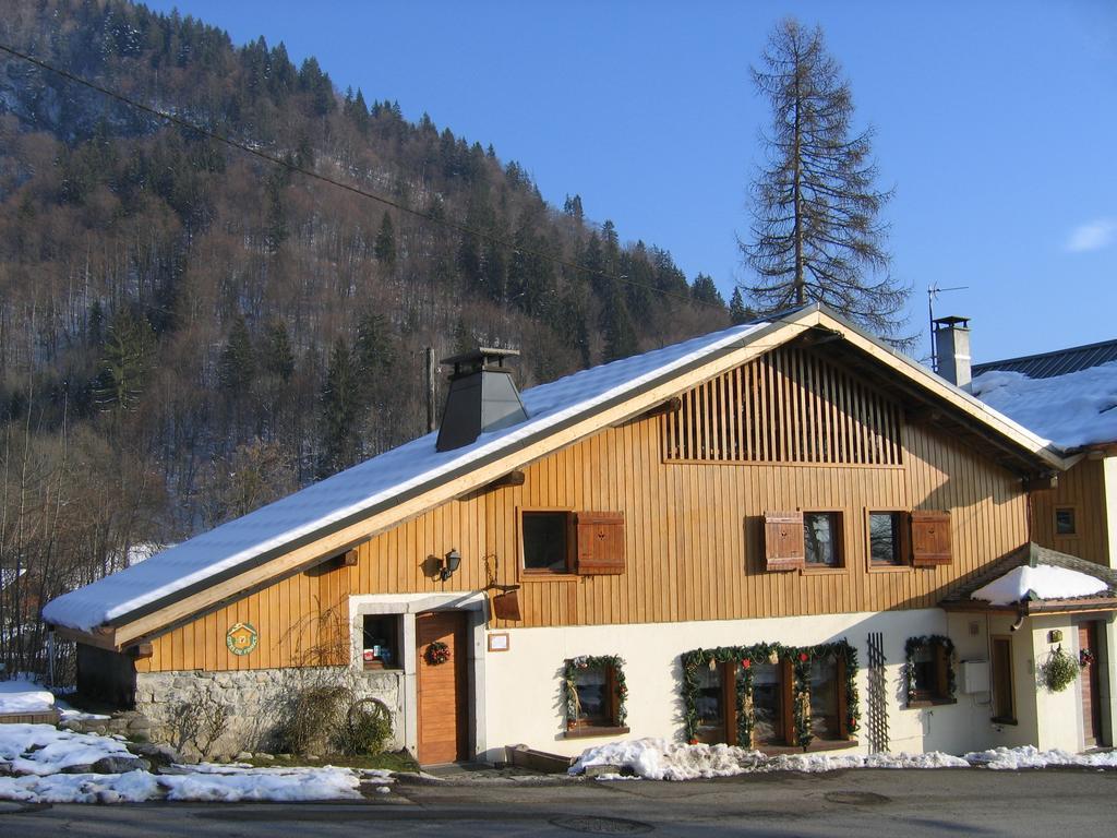 Gite Des Moulins Samoens Exterior photo