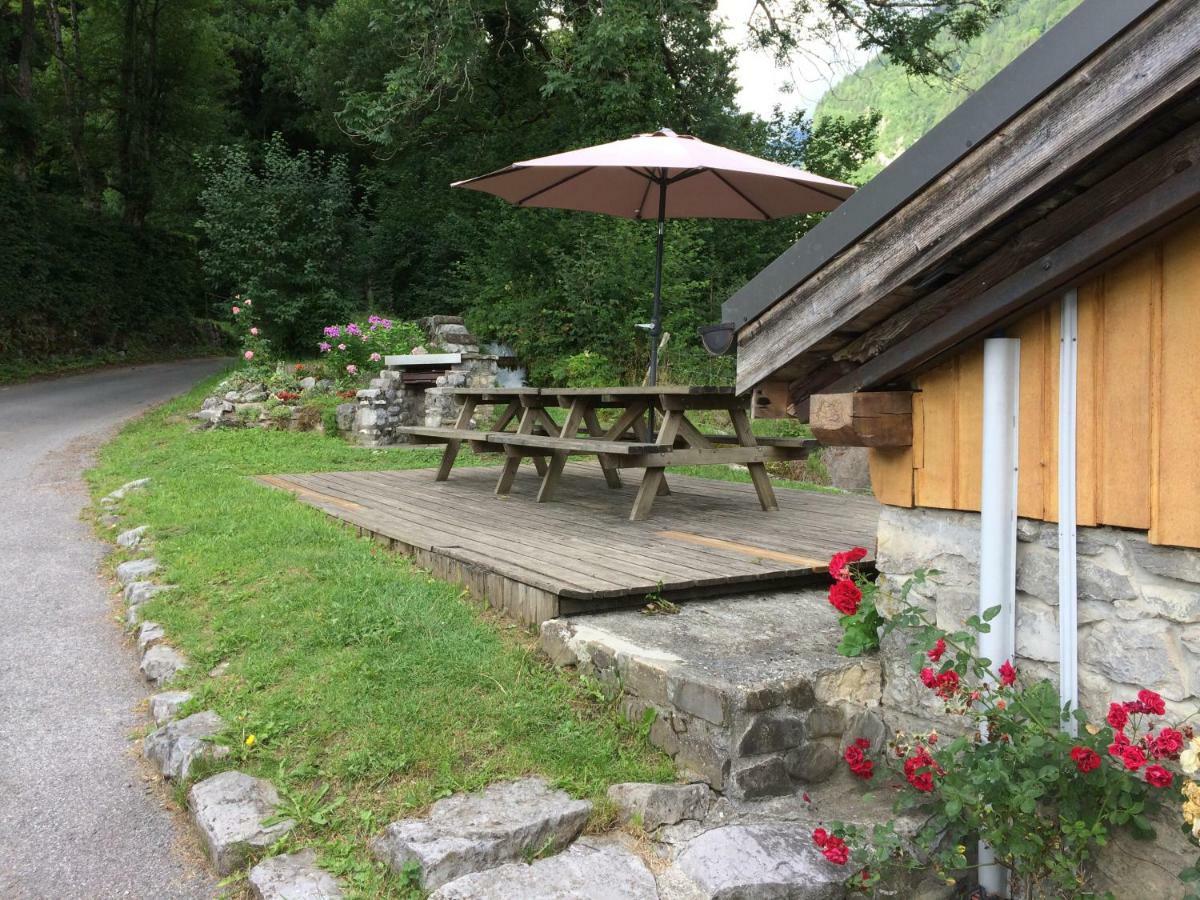 Gite Des Moulins Samoens Exterior photo